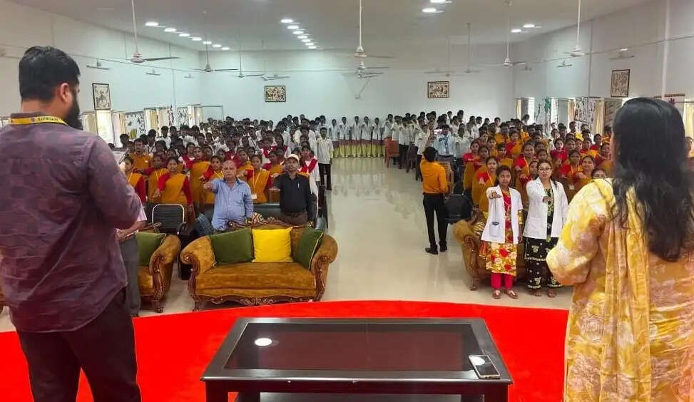 मतदाता जागरूकता अभियान में विद्यार्थियों को दी गई नाम दर्ज कराने की जानकारी