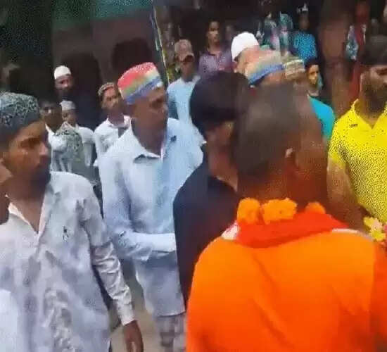 कांवड़ियों के डीजे को लेकर दो पक्ष भिड़े, मुकदमा दर्ज