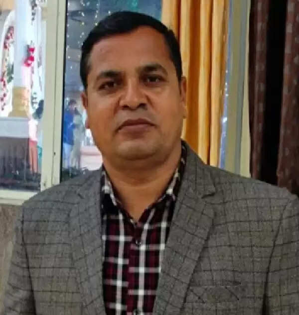 जब शिक्षा अभिभावक के लिए आर्थिक बोझ बन जाए, तब गहन विचार जरूरी है!