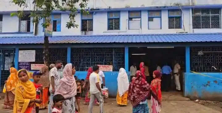 मुर्शिदाबाद : अहिरण में राष्ट्रीय राजमार्ग-12 पर दो ट्रकों की आमने-सामने टक्कर, एक की मौत