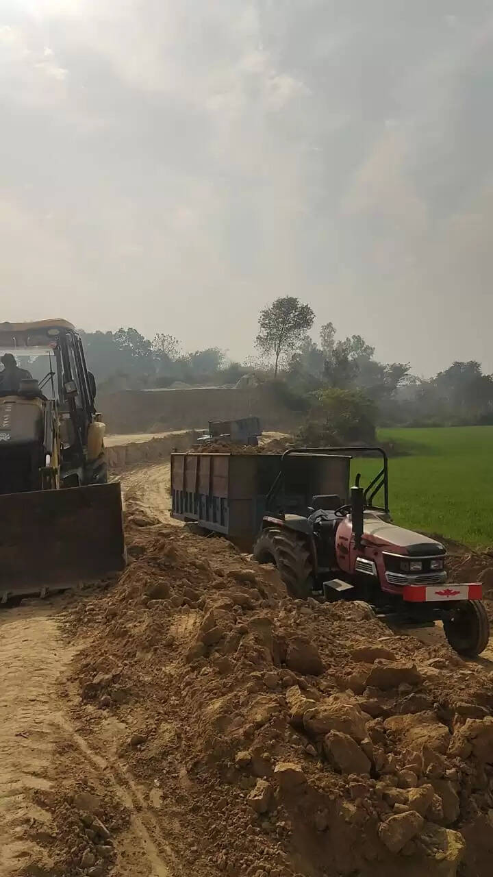 नूरपुर में अवैध खनन माफिया पर शिकंजा, 7 ट्रैक्टर और एक जेसीबी जब्त