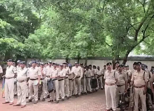 मध्य प्रदेश के धार में भोजशाला परिसर के पीछे निर्धारित स्थान पर ही हुई जुमे की नमाज