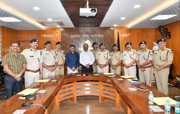 डीजीपी ने आगामी भर्ती प्रक्रिया को और बेहतर बनाने की समीक्षा बैठक