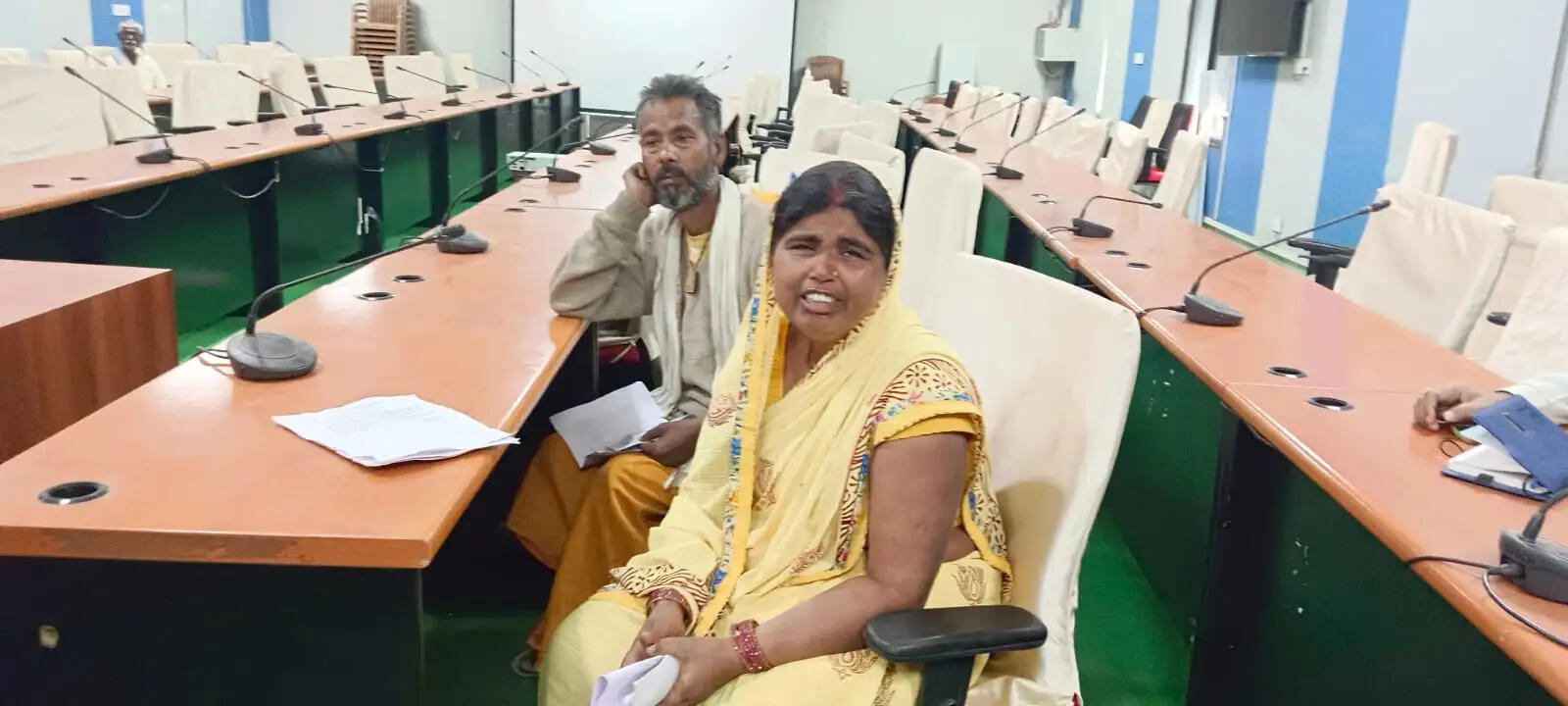 जिलाधिकारी ने जनता दरबार में सुनीं आम जन की समस्याएँ; त्वरित निष्पादन का दिया निर्देश