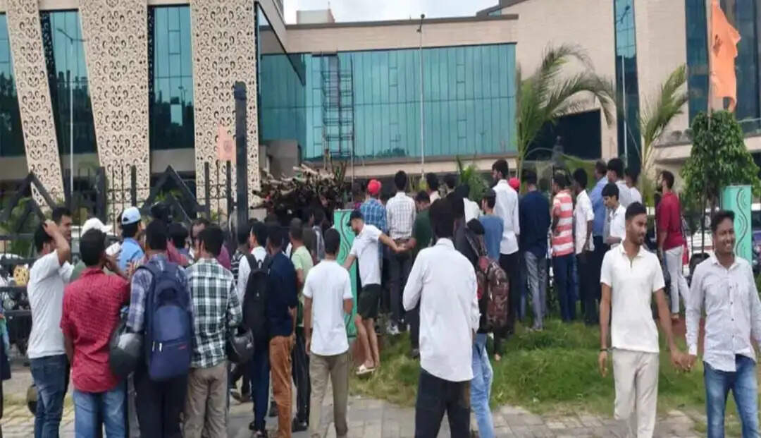 जेपीएससी-जेएसएससी भर्ती विवाद: आठवें दिन भी जारी रहा छात्रों का आंदोलन, राजनीतिक दलों से बनाई दूरी