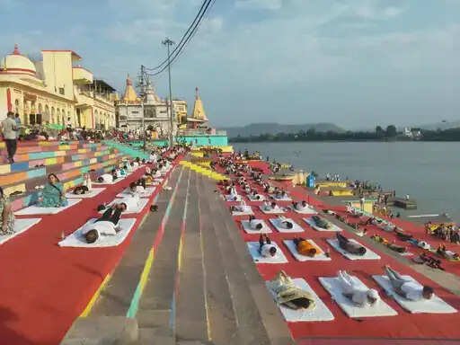 बारिश के बीच योगमय हुआ मध्य प्रदेश,&nbsp;अंतरराष्ट्रीय योग दिवस पर लाखों लोगों ने किया सामूहिक योगाभ्यास