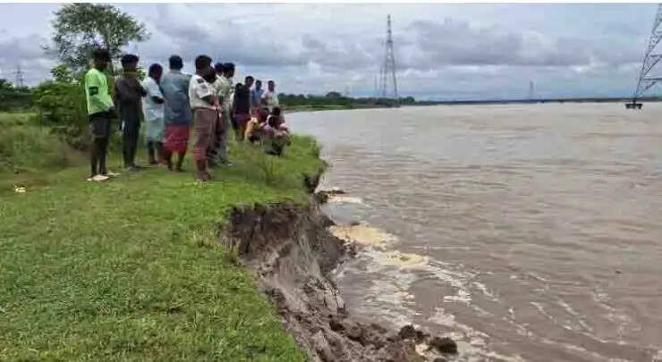 शिलतोरसा&nbsp;नदी का कहर,&nbsp;दस दिनों में 100 बीघा जमीन नदी में समाई