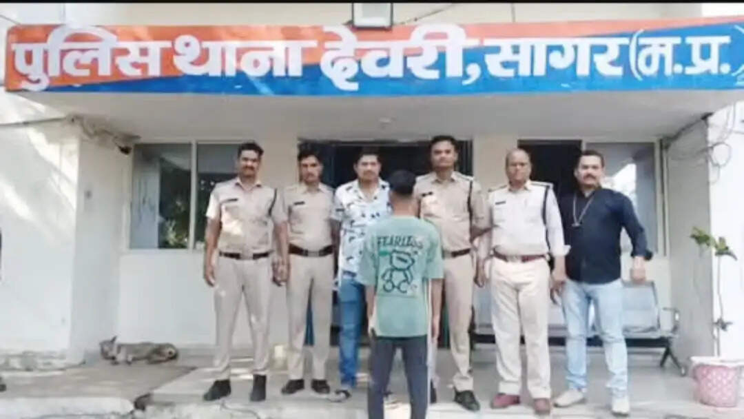 सागरः सगे बेटे ने ही माता-पिता के घर की थी 7.5 लाख रुपये की चोरी