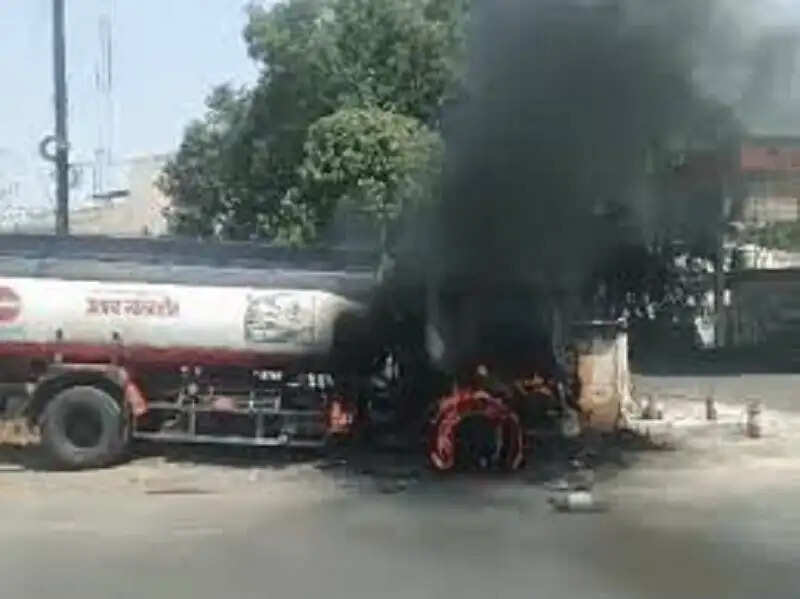 इंदौर में पेट्रोल पंप पर बड़ा हादसा टला, टैंकर में लगी आग, ड्राइवर की सूझबूझ से बची जान-माल की क्षति