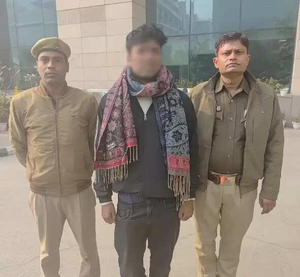 नाेएडा में पत्नी समेत सीआरपीएफ का जवान गिरफ्तार, 10 वर्षीय बच्ची को घरेलू काम के लिए रखने और उत्पीड़न का आरोप