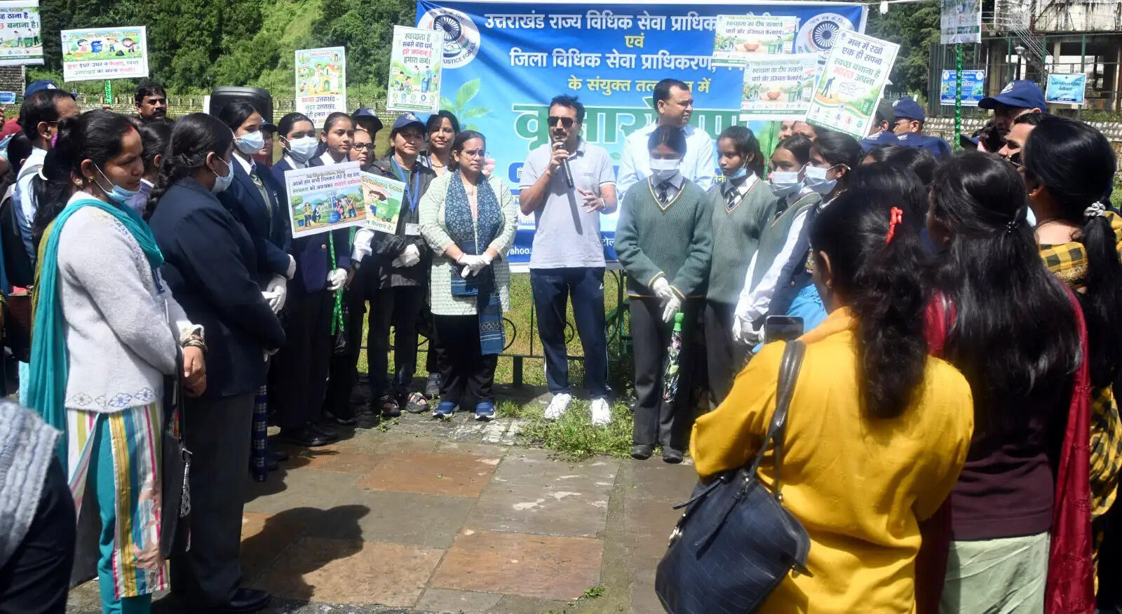 सूखाताल झील में स्वच्छता अभियान चलाकर किया पौधरोपण