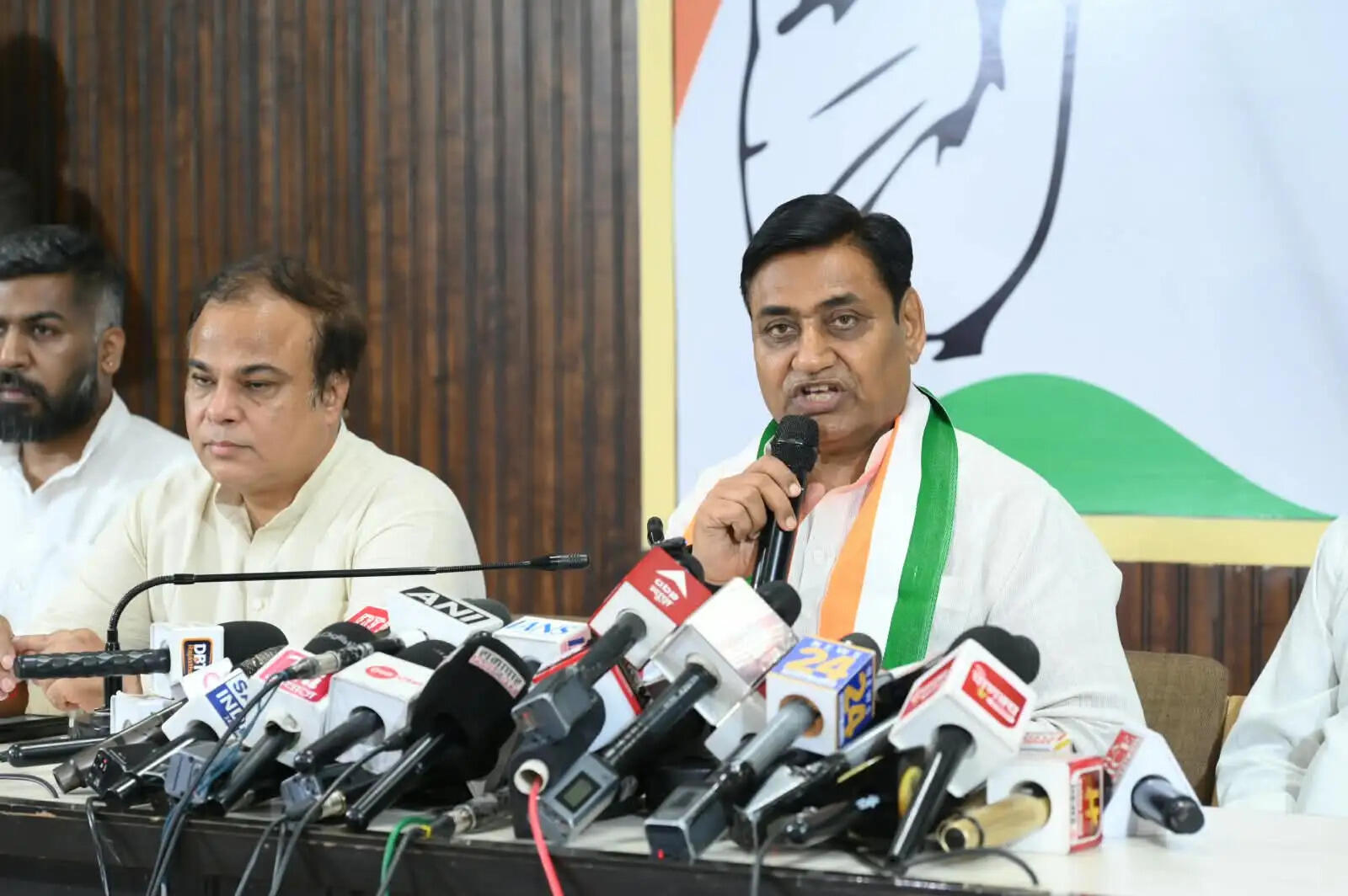 डोटासरा का आरोप- चुनाव आयोग का दुरुपयोग कर जनमत प्रभावित कर रही भाजपा