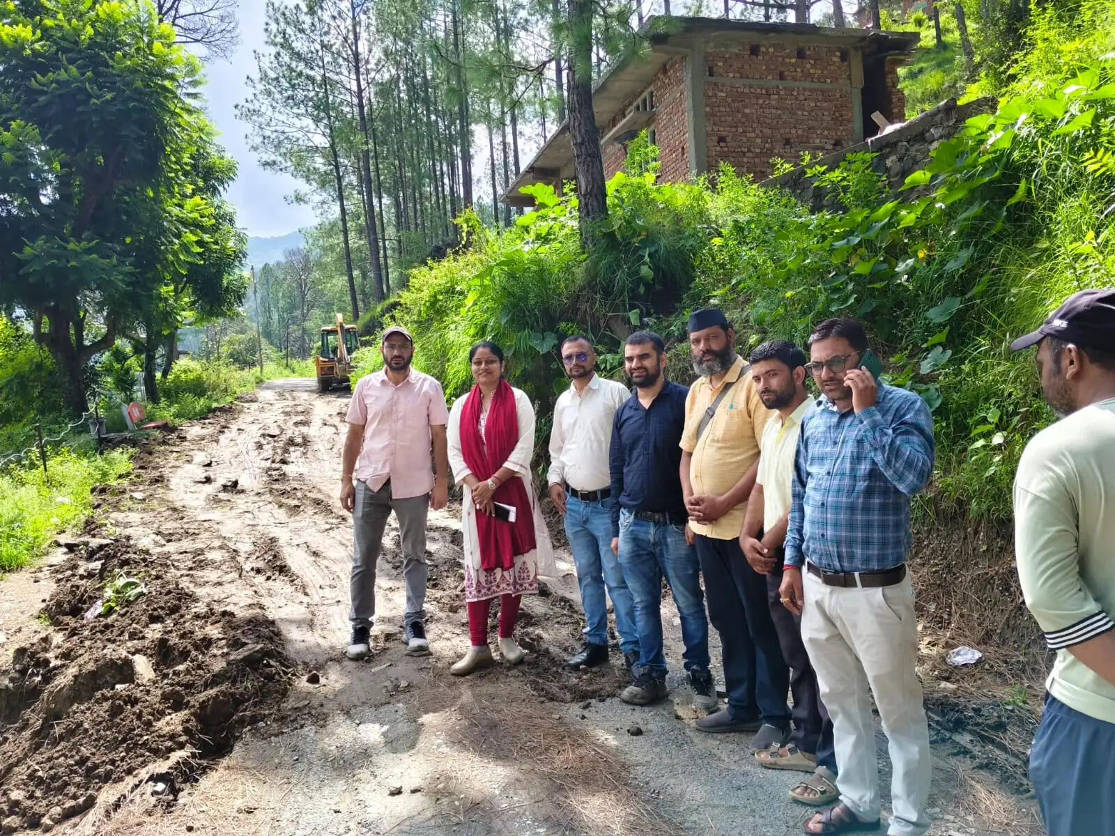 नौगांव के सौली क्षेत्र में भू- धंसाव के चलते पांच परिवारों पर मंडराया खतरा