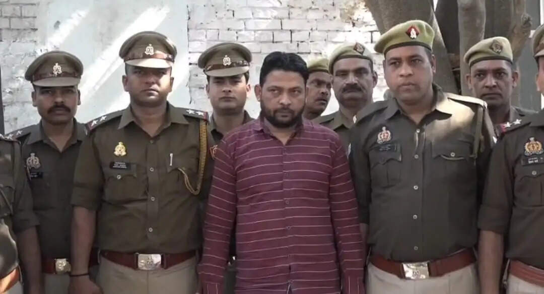 कानपुर में चाइनीज मांझे की 70 चरखी के साथ दुकानदार गिरफ्तार