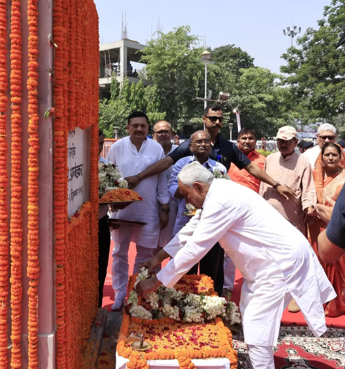 बाबा साहब डॉ भीमराव अम्बेडकर जयंती पर राज्यपाल एवं मुख्यमंत्री ने अर्पित की श्रद्धांजलि