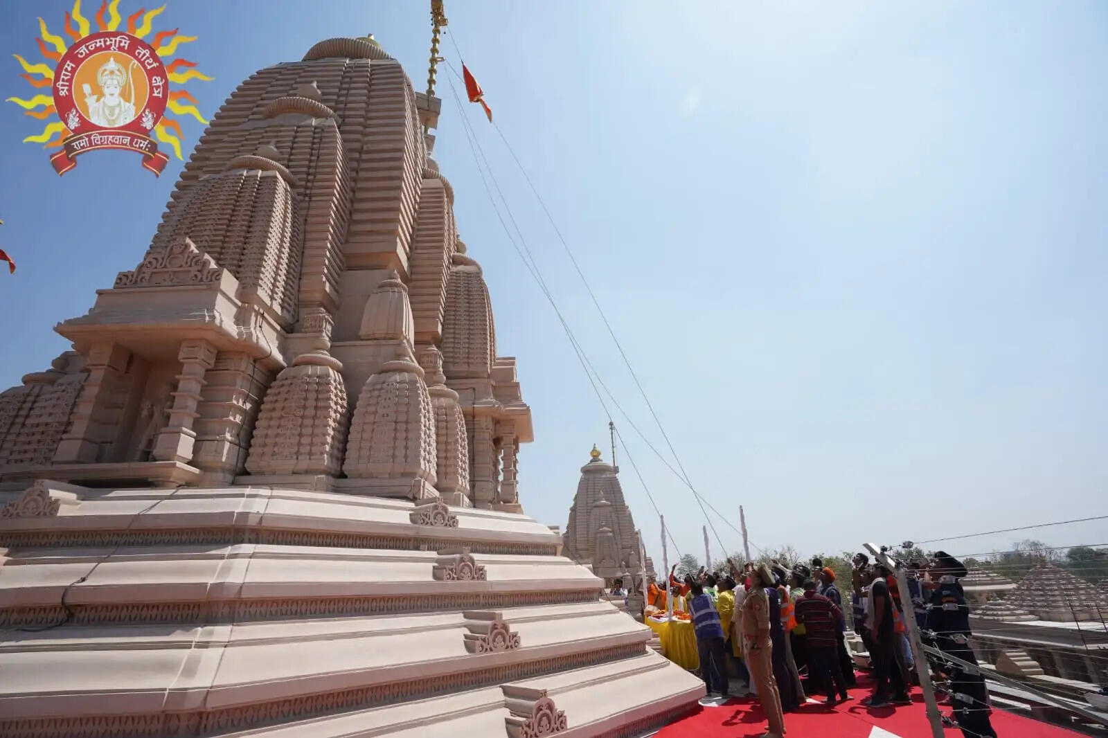 श्रीराम जन्मभूमि स्थित सूर्य मन्दिर में हुआ ध्वजारोहण