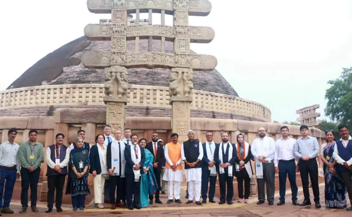 मप्रः विश्व धरोहर सांची में समृद्ध बौद्ध विरासत और स्थापत्य कला को देख अभिभूत हुए ब्रिक्स डेलीगेट्स