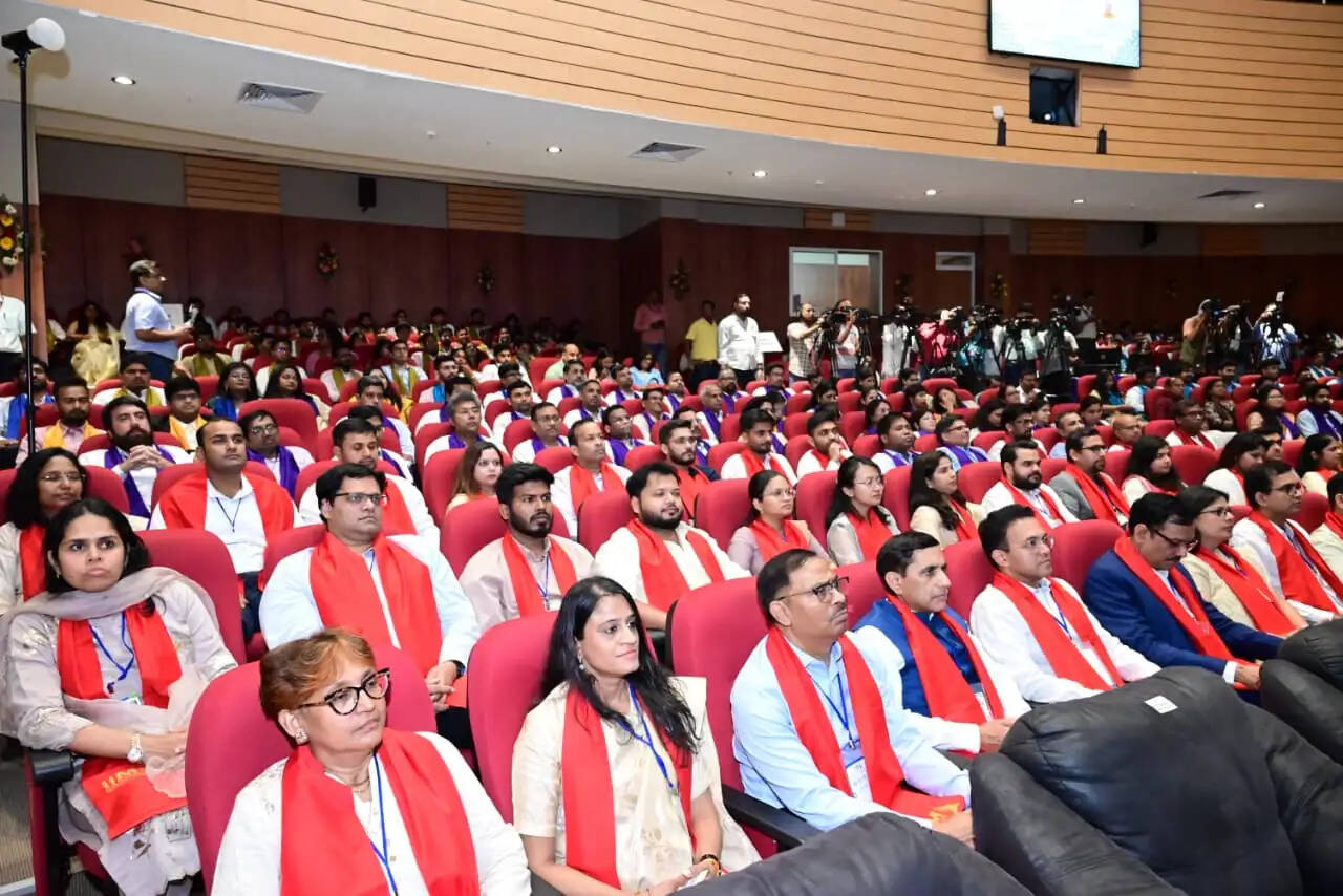 प्रबंधन शिक्षा को बोर्डरूम और बैलेंस शीट से बढ़ना चाहिए आगे : उपराष्ट्रपति