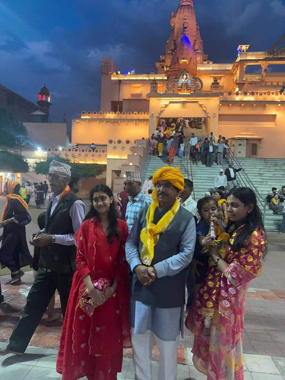 श्रीकृष्ण जन्मभूमि के दर्शन कर अभिभूत हुए केन्द्रीय मंत्री प्रहलाद जोशी