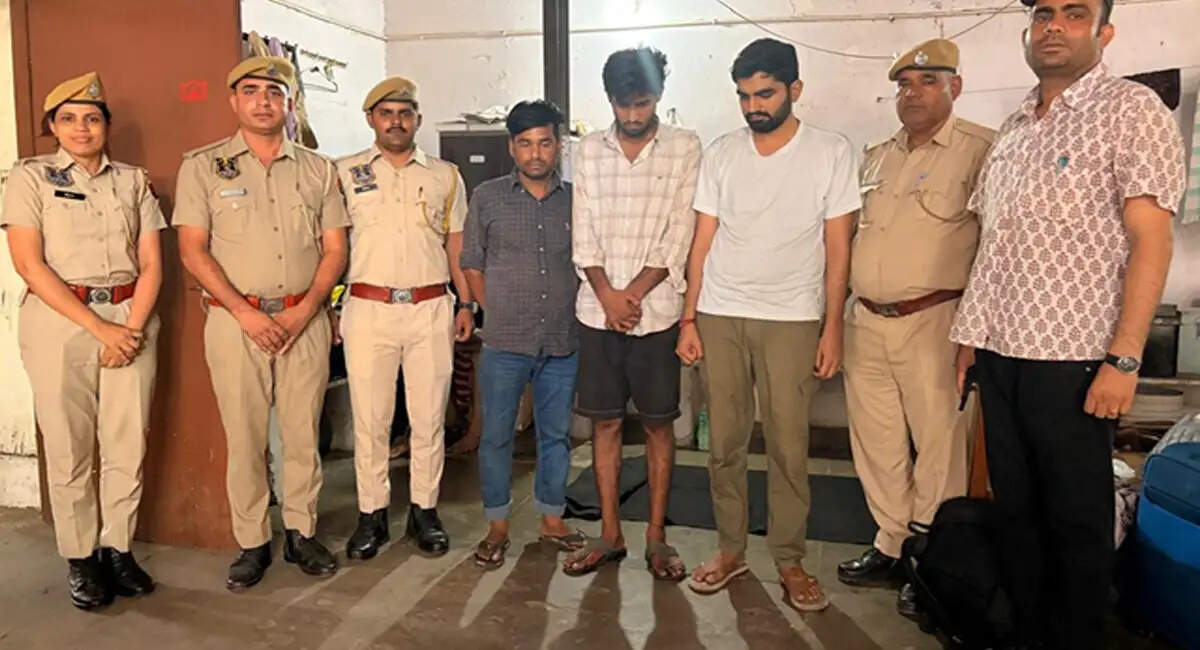 सिंधी कैंप में होटलों पर पुलिस की छापेमारी, दो संचालक व एक संदिग्ध गिरफ्तार