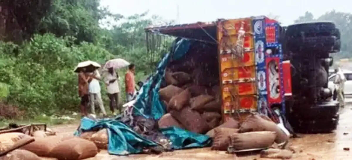 छत्तीसगढ़&nbsp;के&nbsp;बालोद&nbsp;में&nbsp;गेहूं&nbsp;से&nbsp;लदे&nbsp;ट्रक&nbsp;ने&nbsp;पिकअप&nbsp;वाहन&nbsp;को मारी&nbsp;टक्कर,&nbsp;छह&nbsp;की&nbsp;मौत,&nbsp;सात&nbsp;गंभीर