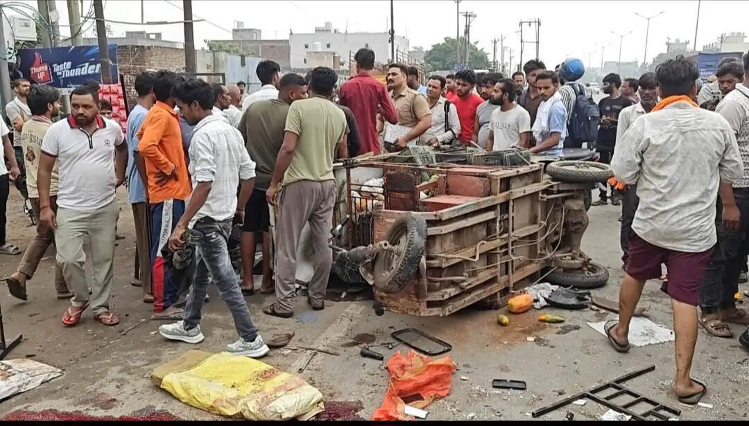 ई-रिक्शा और ऑटो की टक्कर में दो की मौत, एक घायल