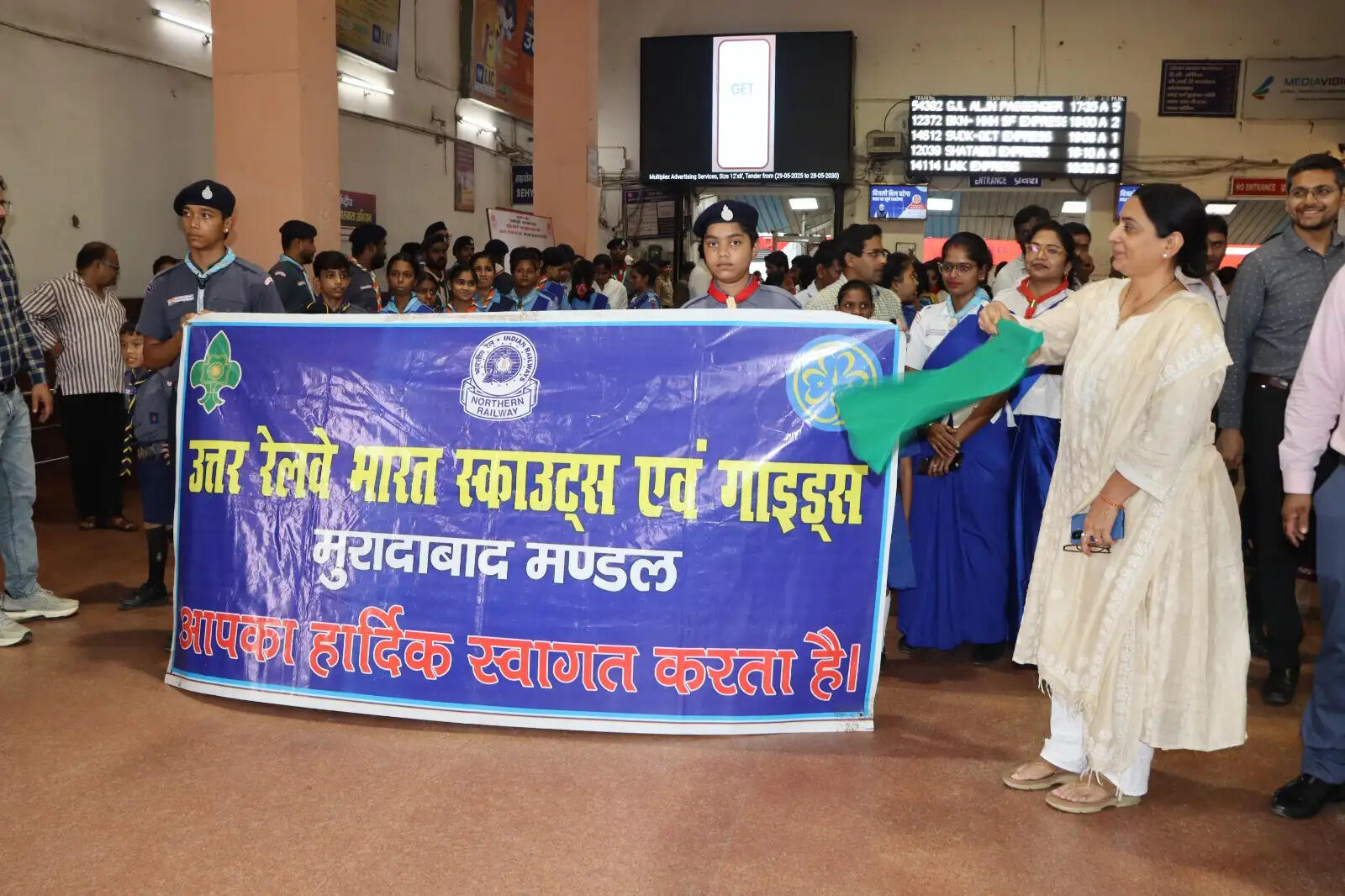 यात्रियों की सुरक्षित यात्रा के लिए सदैव प्रतिबद्ध है रेलवे परिवार : मंडल रेल प्रबंधक