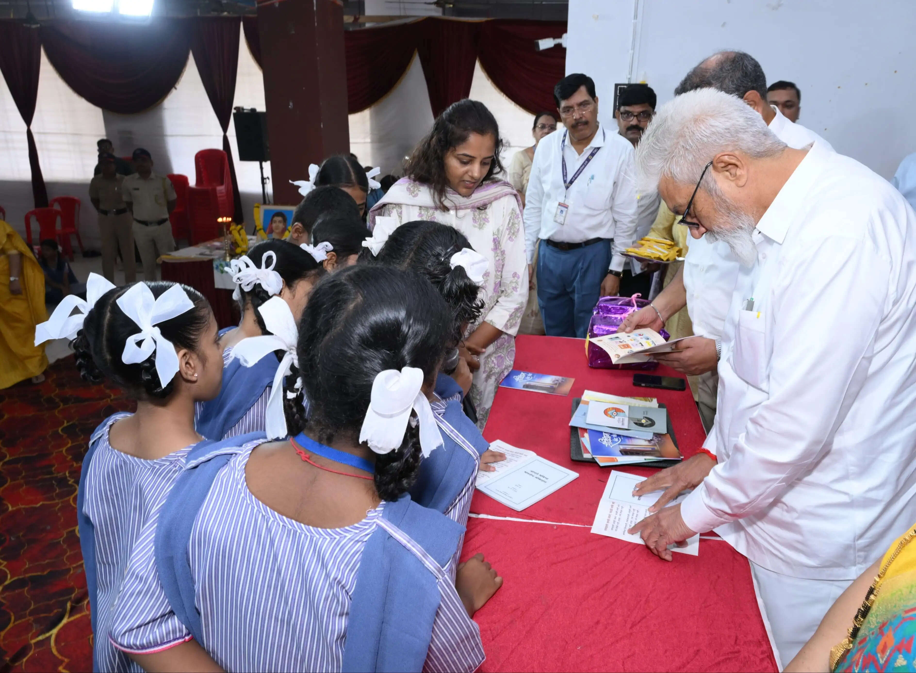 विद्यालय विद्यार्थी के सुनहरे भविष्य क़ी बुनियाद -शिक्षा मंत्री दादाजी भूसे