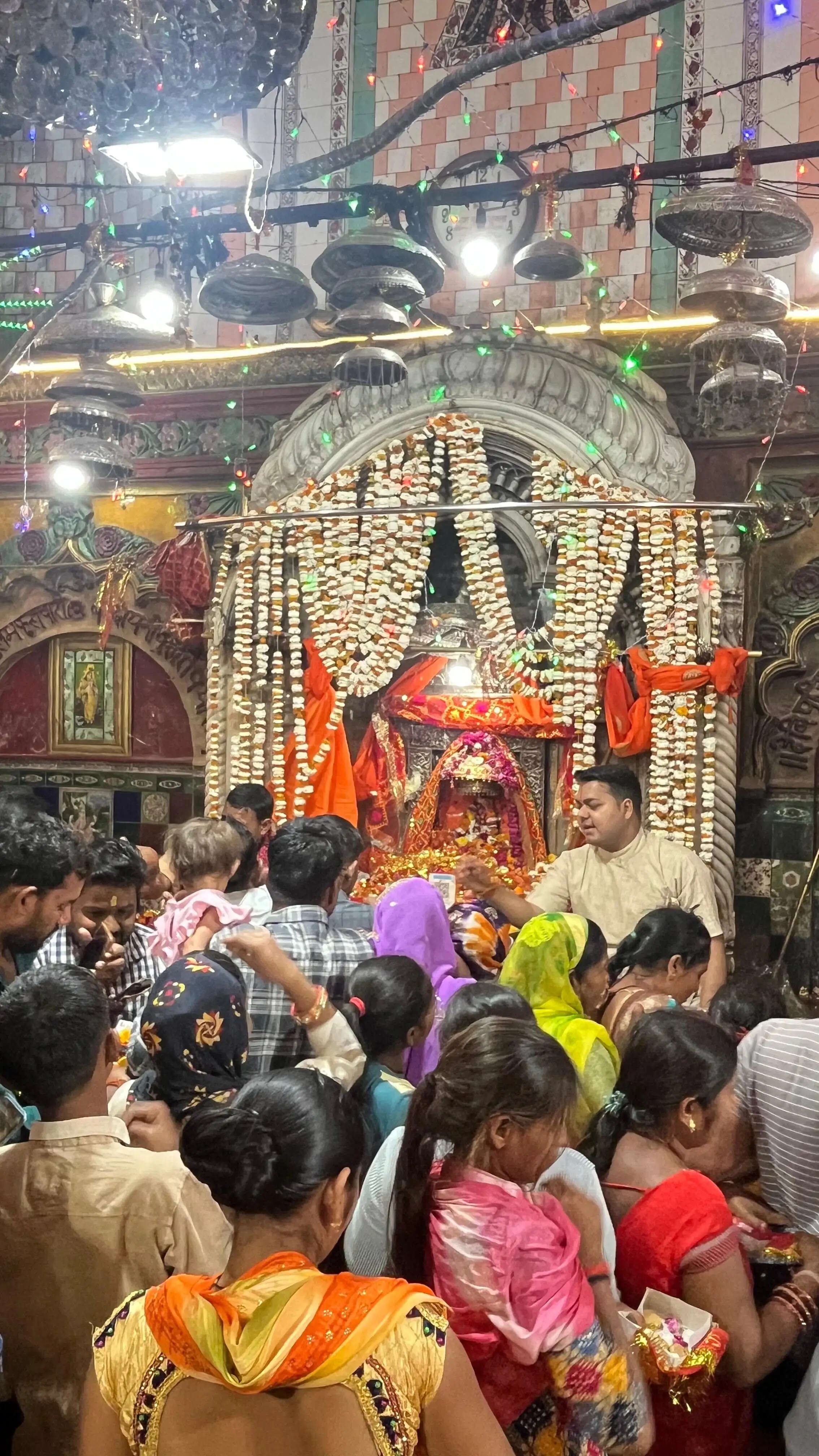 चैत्र नवरात्र पर सीतापुर के नैमिषारण्य में उमड़ा श्रद्धालु का सैलाब