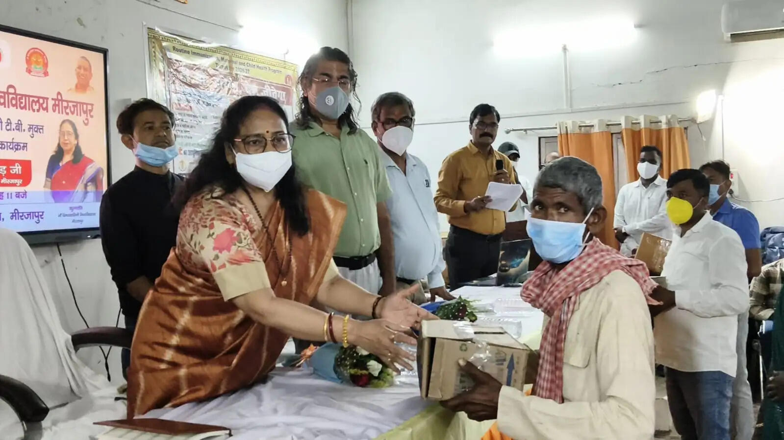मां विंध्यवासिनी विश्वविद्यालय ने प्रधानमंत्री के जन्मदिन पर 76 टीबी मरीजों की जिम्मेदारी उठाई