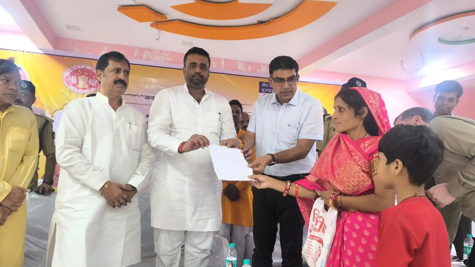 अनूपपुर: जन-विश्वास अभियान का उद्देश्य जनता की समस्याओं का निराकरण तथा हर पात्र तक योजना लाभ देना है- कलेक्टर