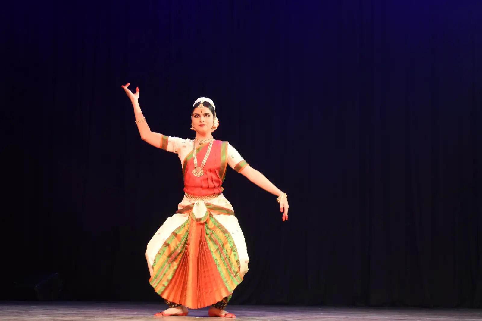 दिल्ली में तनुषा त्यागी की भरतनाट्यम प्रस्तुति ने दर्शकों को किया मंत्रमुग्ध