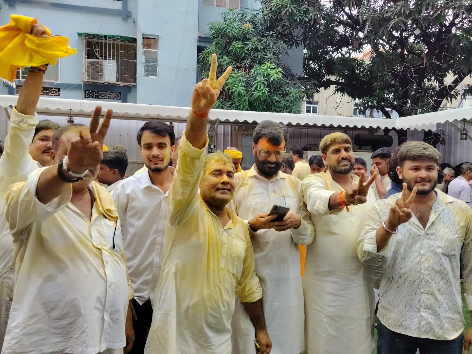 प्रशांत किशोर की जीत पर बक्सर में जश्न, जन सुराज कार्यकर्ताओं ने मनाई खुशियां