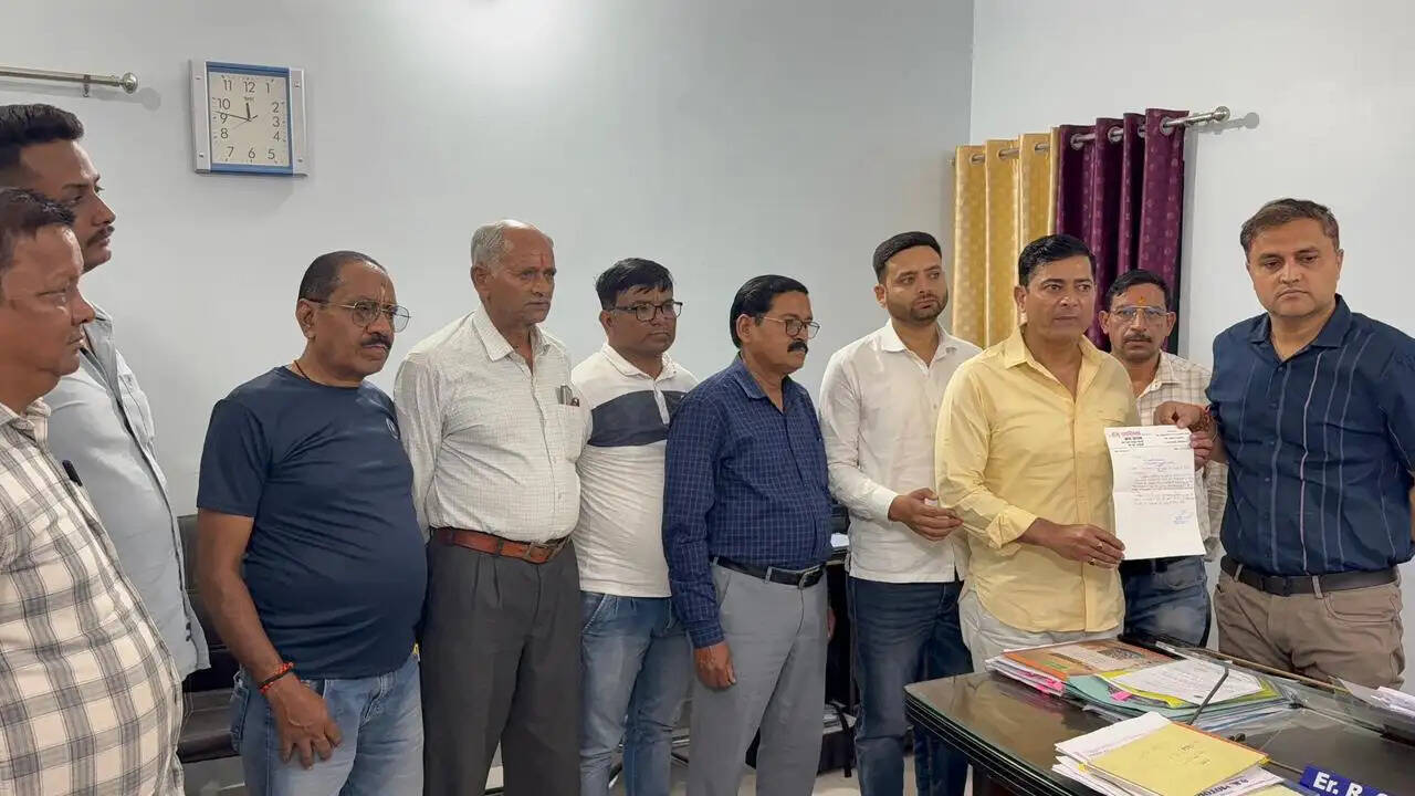 जल जीवन मिशन पर सवाल : करोड़ों खर्च सड़कें खोदी फिर भी घरों तक नहीं पहुंचा पानी