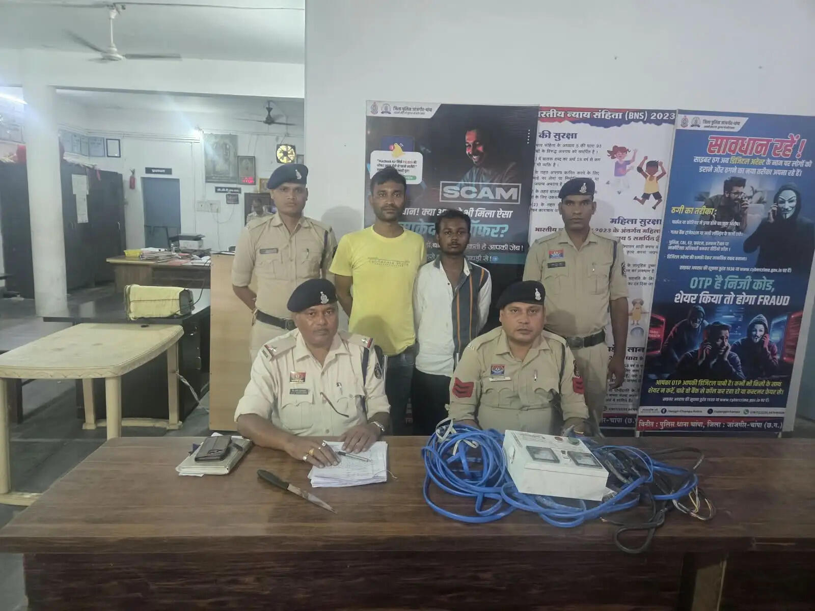 चांपा में निर्माणाधीन मकान में चोरी की कोशिश, चाकू दिखाकर धमकाने वाले दो गिरफ्तार
