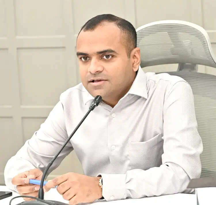 जिलाधिकारी मयूर दीक्षित ने जारी किया तहसील दिवस का रोस्टर