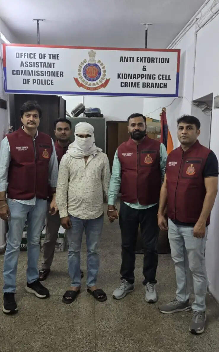 खारी बावली में नकली मसालों की फैक्ट्री पर पुलिस का छापा, 801 किलो से ज्यादा मिलावटी मसाले जब्त, एक गिरफ्तार