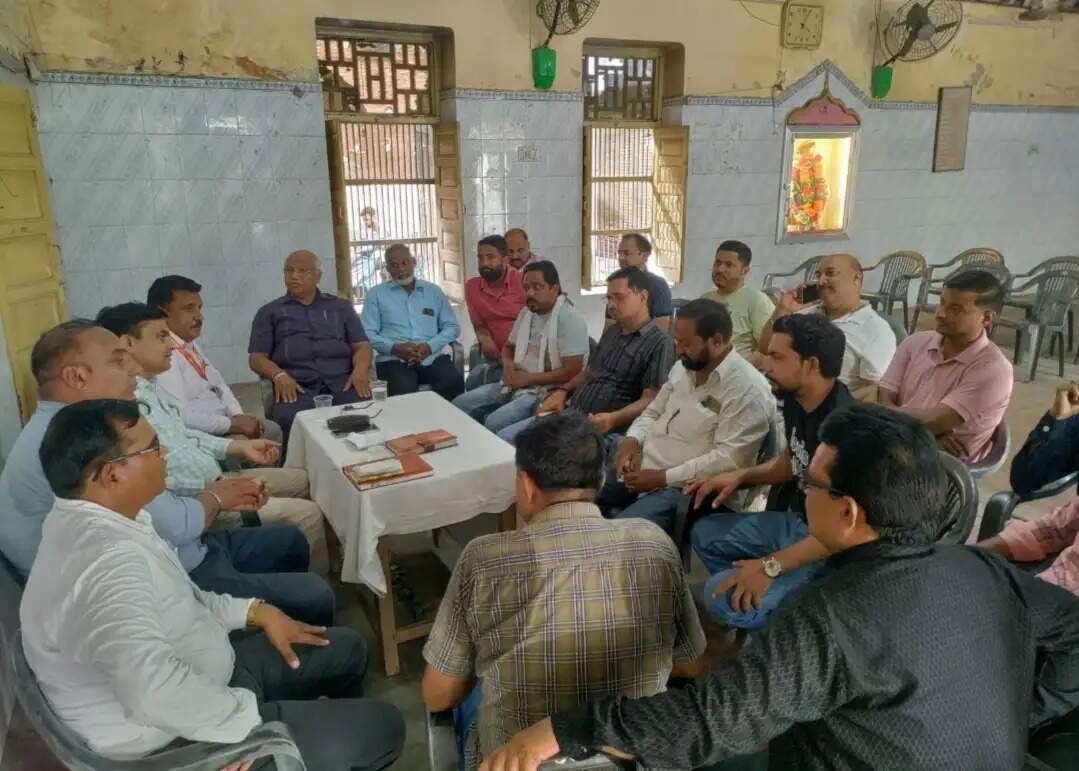 जीएसटी अधिकारियों की अपील पर दुकानदार चाइनीस मांझा बिक्री न करने पर सहमत