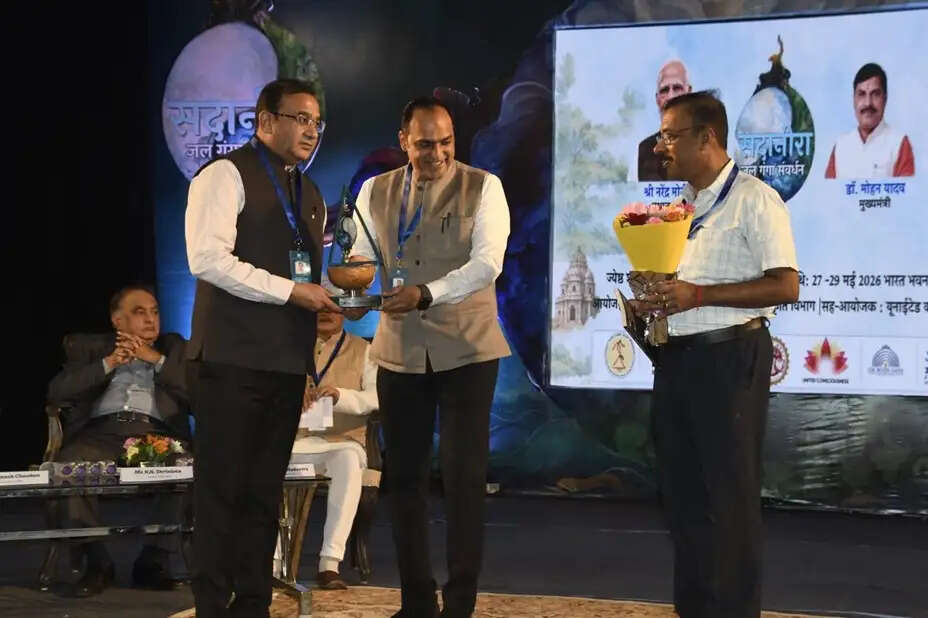 ग्लेशियर इसी गति से पिघलते रहे तो दुनिया गंभीर जल संकट का सामना करेगी : डॉ. प्रकाश चौहान