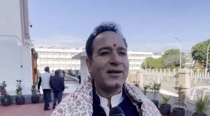 विधायक सुनील शर्मा ने एसीसी, जेकेआईएम पर प्रतिबंध का विरोध करने के लिए महबूबा मुफ्ती की आलोचना की