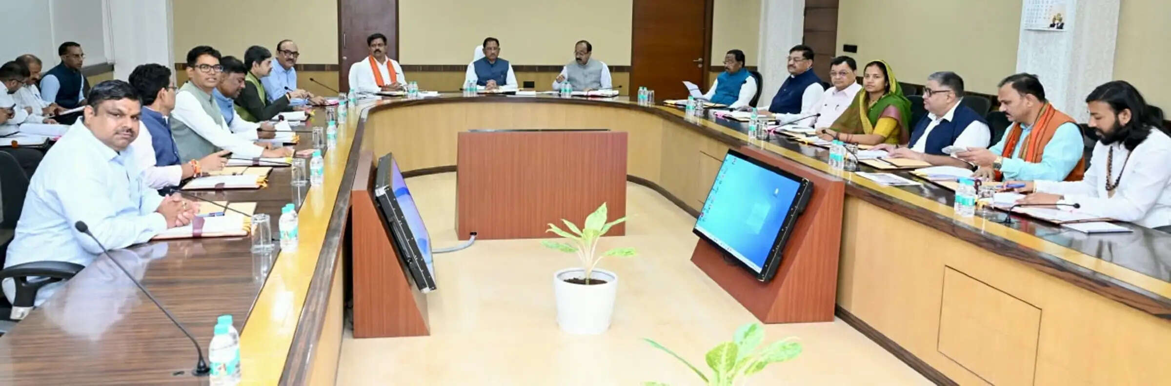 छत्तीसगढ़ कैबिनेट के बड़े फैसले&nbsp;: स्टार्टअप मिशन, निर्यात नीति और एनएसटीआई को मंजूरी