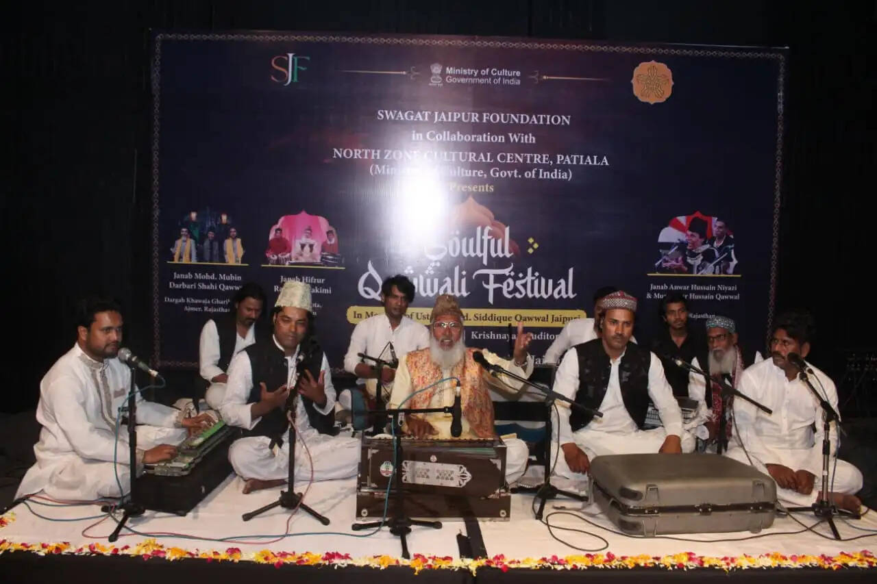 सोलफुल कव्वाली फेस्टिवल में गुलाबी फिजा में गूंजे सूफियाना कलाम