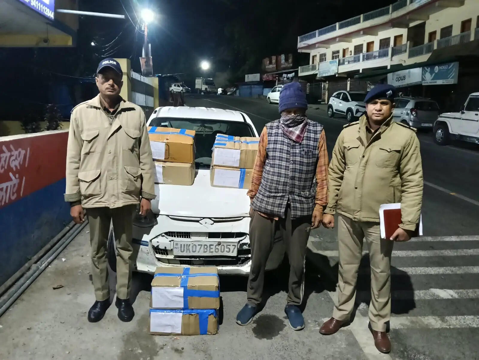 टिहरी पुलिस ने शराब की खेप के साथ चार को दबोचा