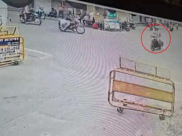 तेज रफ्तार कार ने दाे पुलिसकर्मियों को मारी टक्कर, एएसआई गंभीर