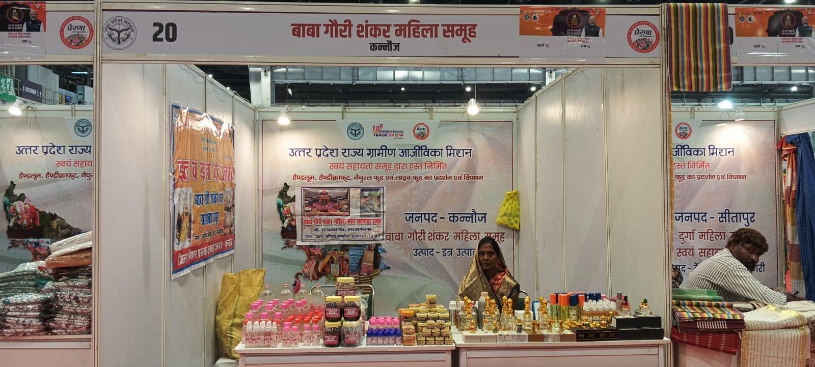 ग्रामीण आजीविका मिशन : कन्नौज में इत्र के कारोबार से आत्मनिर्भर बनीं महिलाएँ, मिली ग्लोबल पहचान