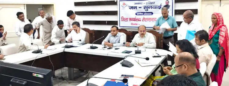 जनसुनवाई में 90 शिकायतें दर्ज, 48 का मौके पर समाधान