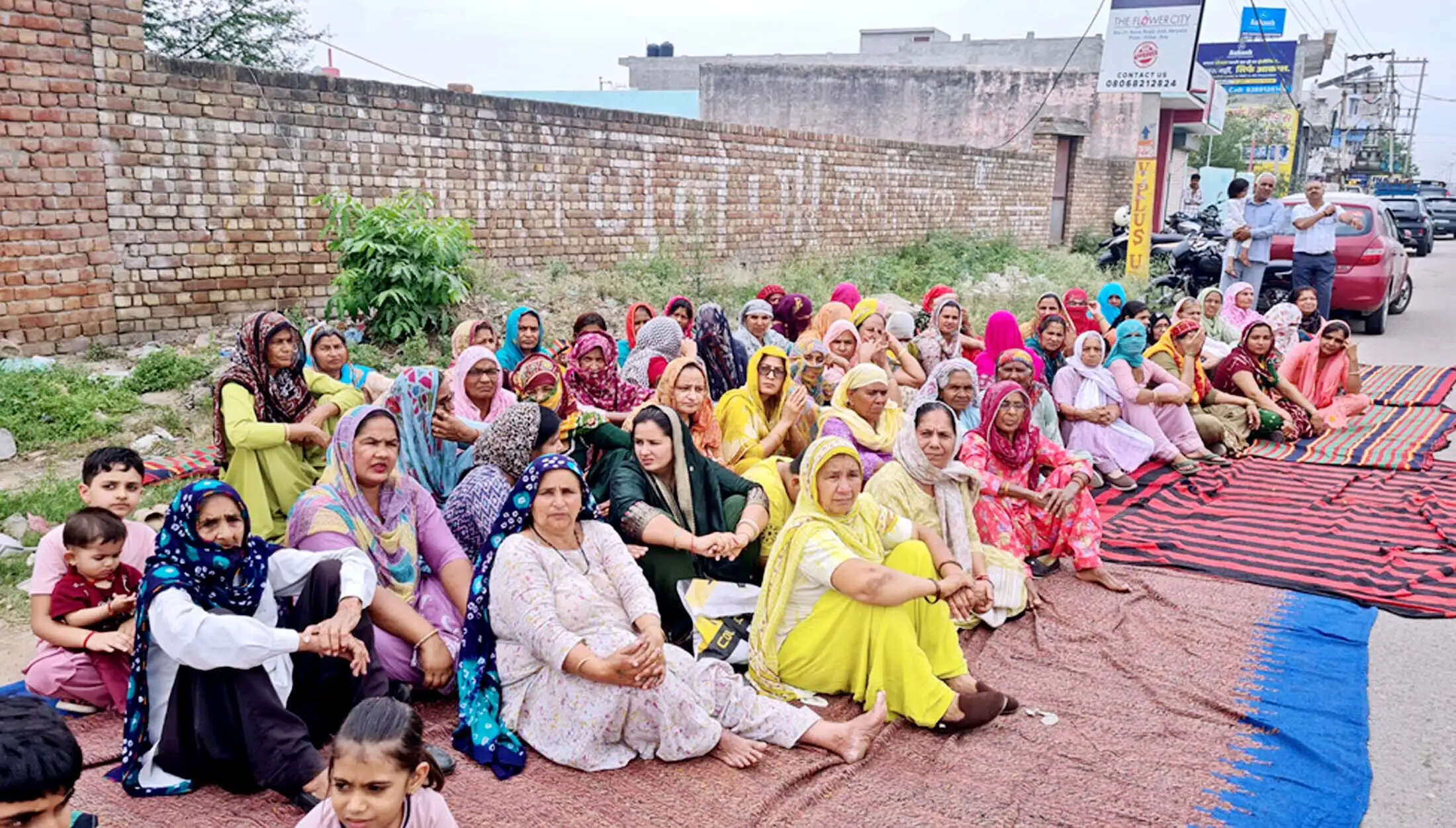 जींद : रिहायशी क्षेत्र में बने बायो गैस प्लांट के विरोध में उतरे कालोनीवासी