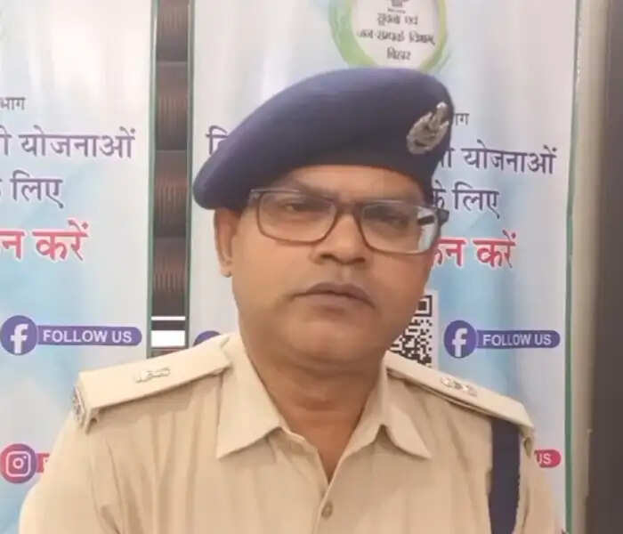 दुर्गा पूजा में अग्नि सुरक्षा को लेकर जिला अग्निशमन पदाधिकारी ने की बैठक, पंडालों में सुरक्षा के पुख्ता इंतजाम करने पर जोर