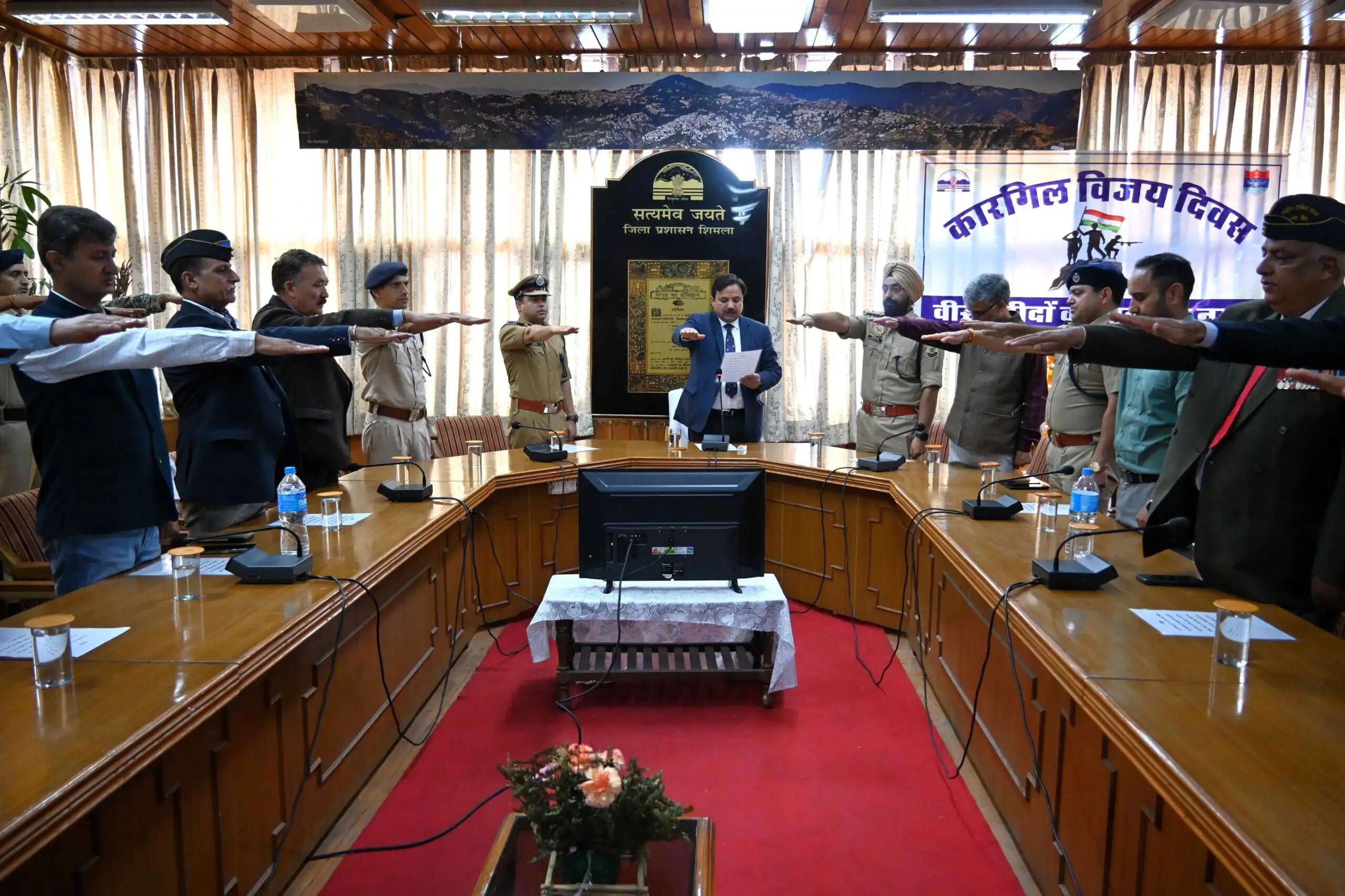 शिमला : कारगिल शहीदों को श्रद्धांजलि, वीर सैनिकों और पूर्व सैनिकों का हुआ सम्मान