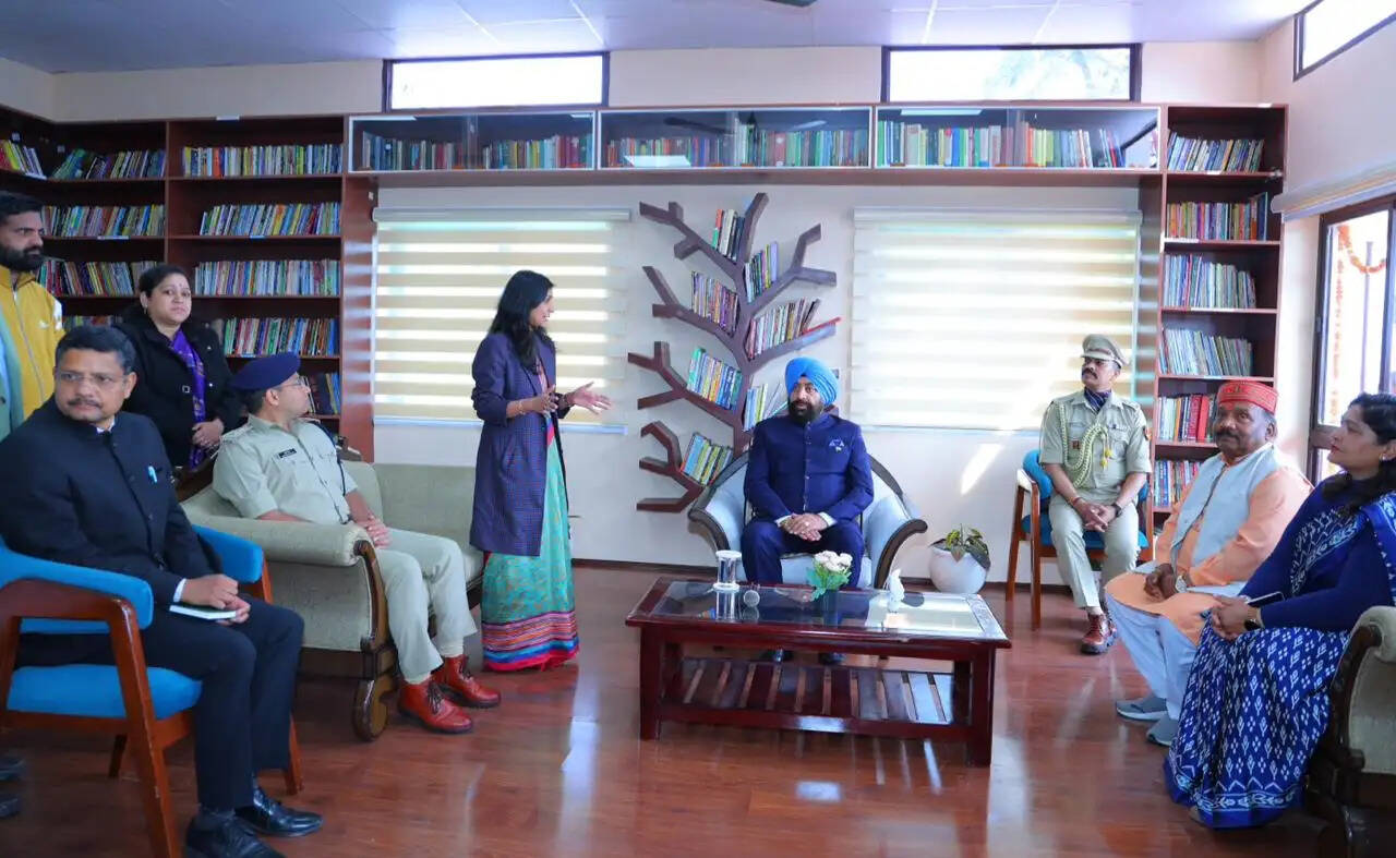 राज्यपाल ने अस्पताल, पुस्तकालय और स्टेडियम में किया संवाद व निरीक्षण